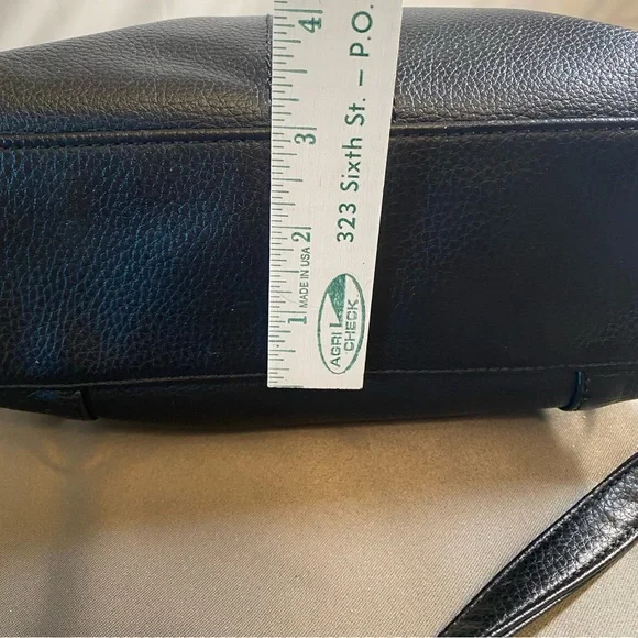 Tignanello leather shoulder strap/Crossbody black multi pocket  purse - Picture 4 of 12